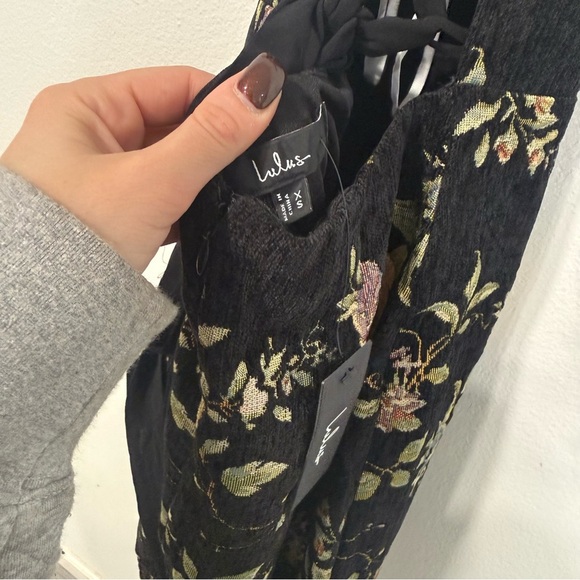 Lulu’s Pemberley Black Floral Jacquard Lace-Up Maxi Dress XS - Picture 7 of 9